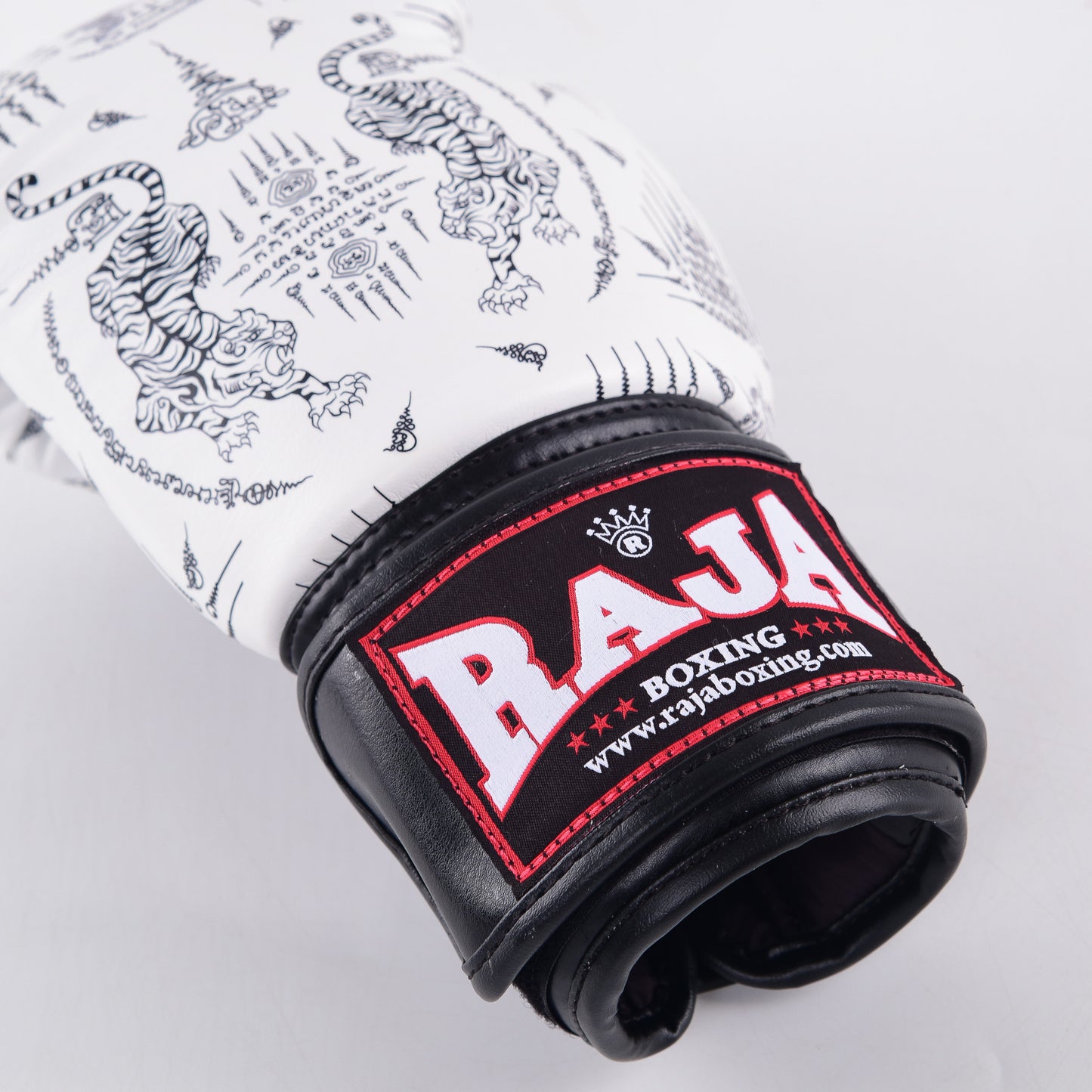 Gants de boxe fantaisie Rajaboxing 'Sakyan' semi-cuir