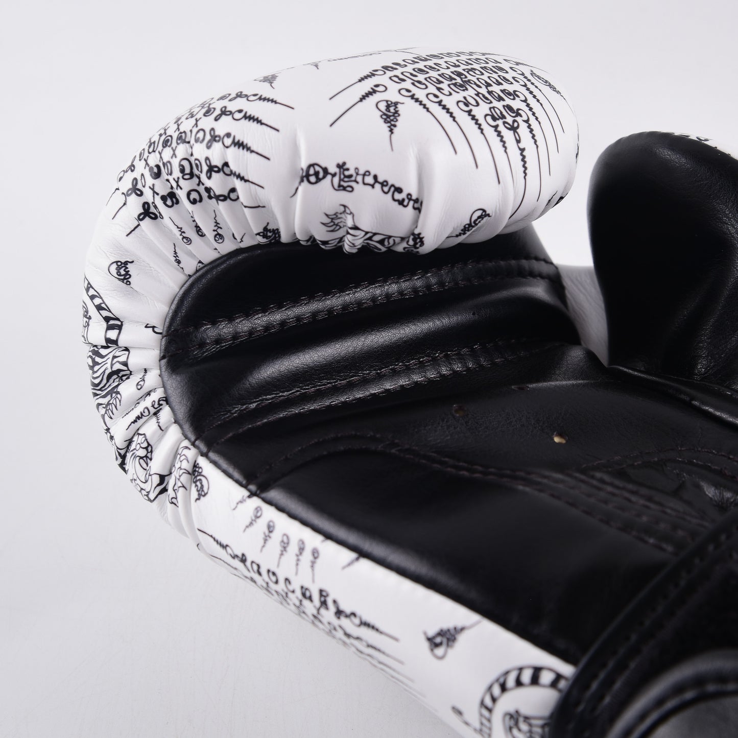 Gants de boxe fantaisie Rajaboxing 'Sakyan' semi-cuir